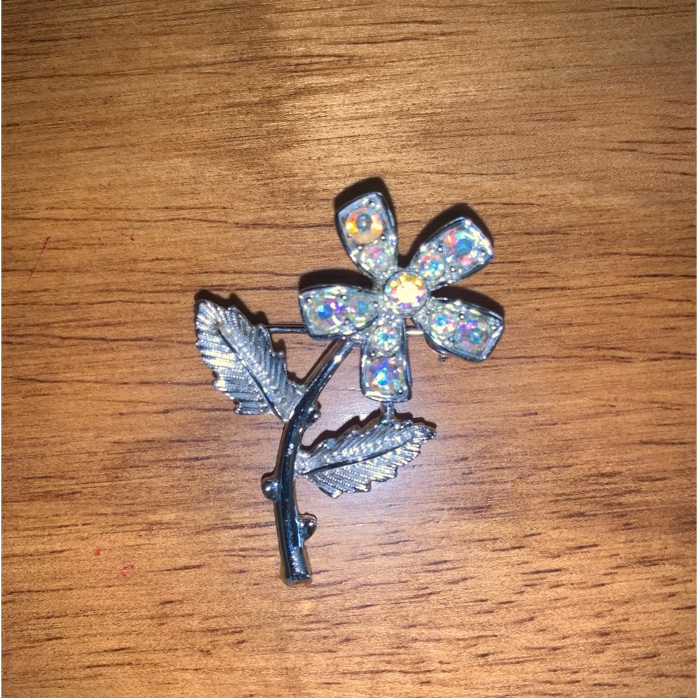 Vintage SARAH COV Silvertone Aurora Borelis FLOWER Shape Pin Brooch